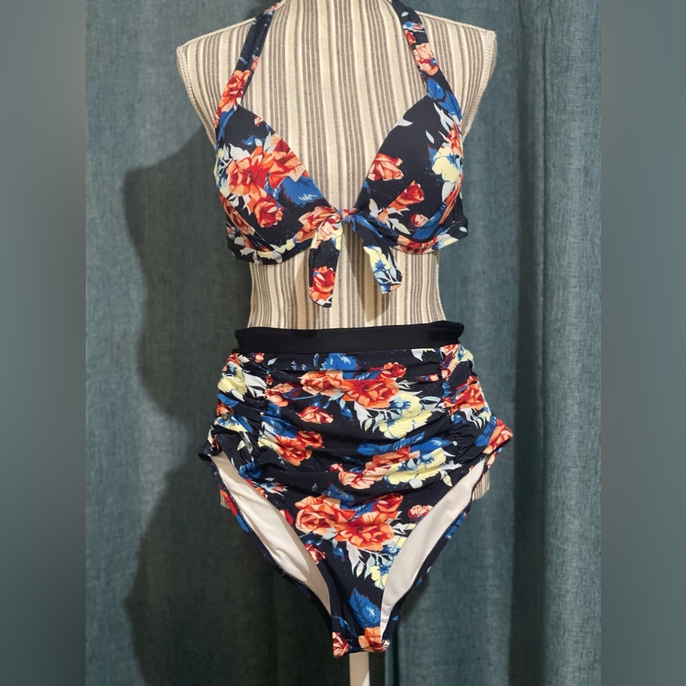NWT Cupshe Night Floral Bikini